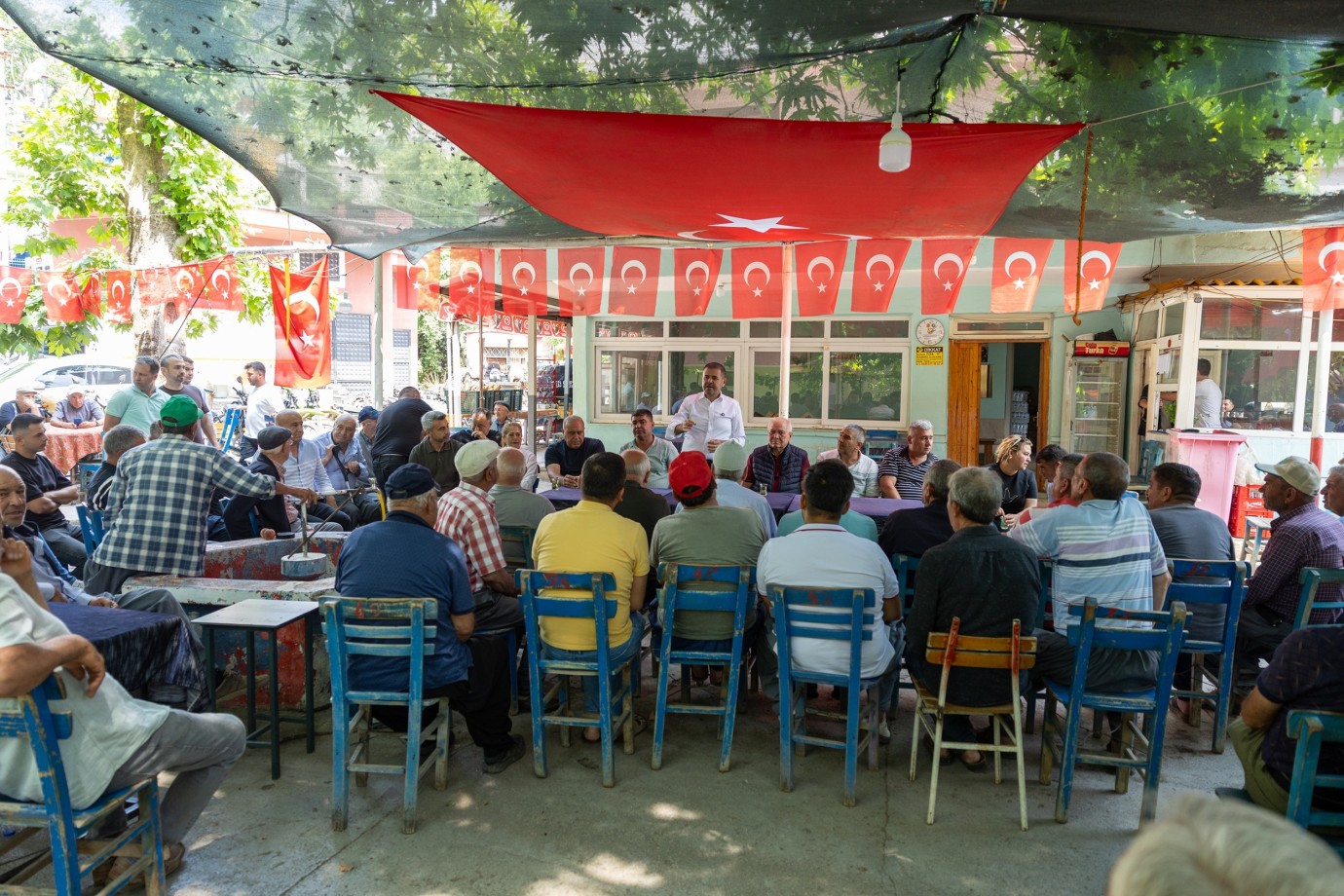 BAŞKAN TUNCER KIRSALI ADIM ADIM GEZİYOR, VATANDAŞIN SESİNİ YERİNDE DİNLİYOR