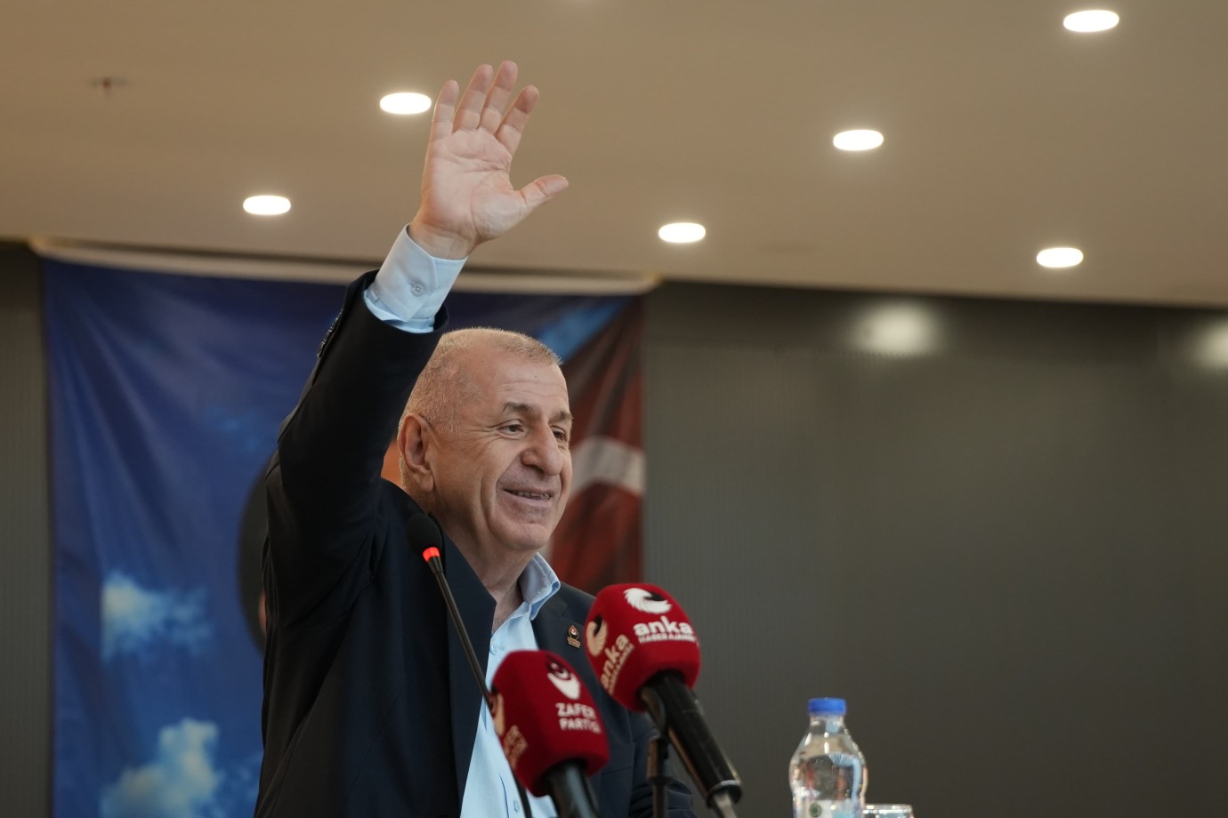 “TÜRK MİLLETİ DAHA FAZLA SIĞINMACI VE KAÇAKLARIN YÜKÜNÜ TAŞIMAMALI”