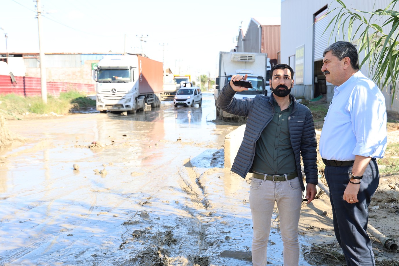 BAŞKAN YILDIZ, SAĞANAK YAĞIŞTAN ETKİLENEN MAHALLELERDE İNCELEMELERDE BULUNDU